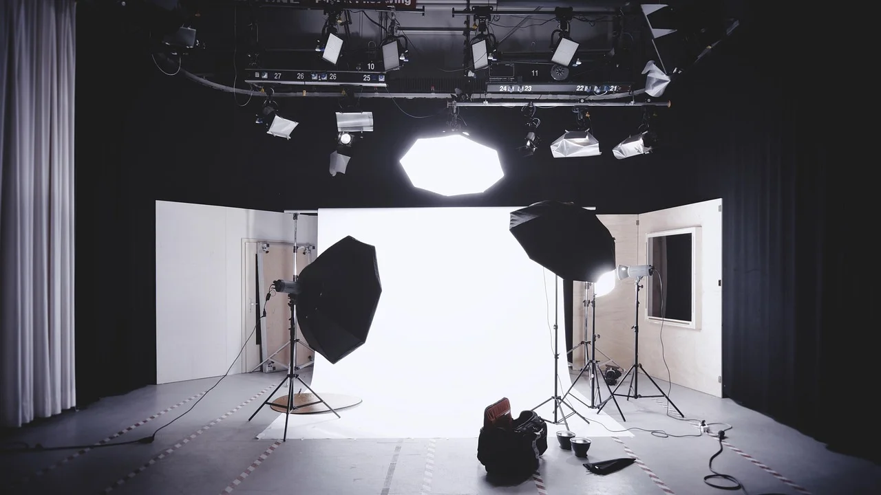 Oświetlenie studyjne dla profesjonalnych fotografów: Odkryj naszą ofertę na profotopolska.pl